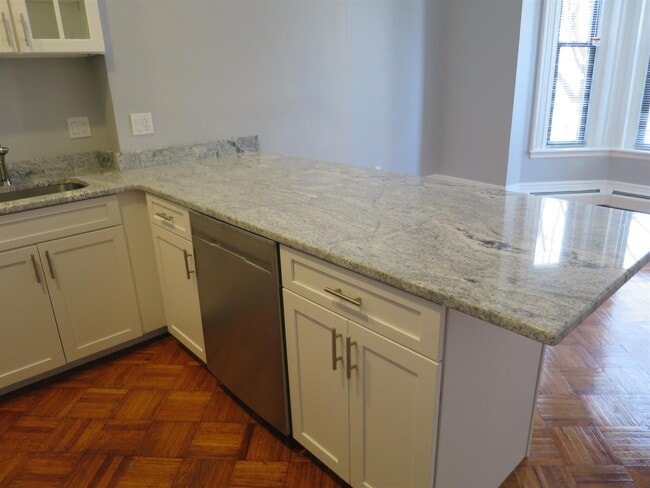 Building Photo - 61 Adams St