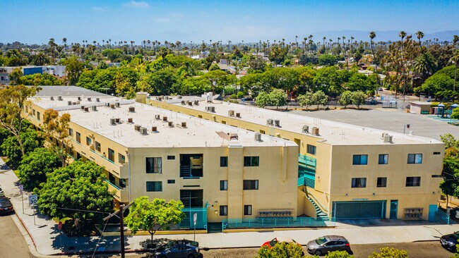 Foto del edificio - 2725 Abbot Kinney Blvd