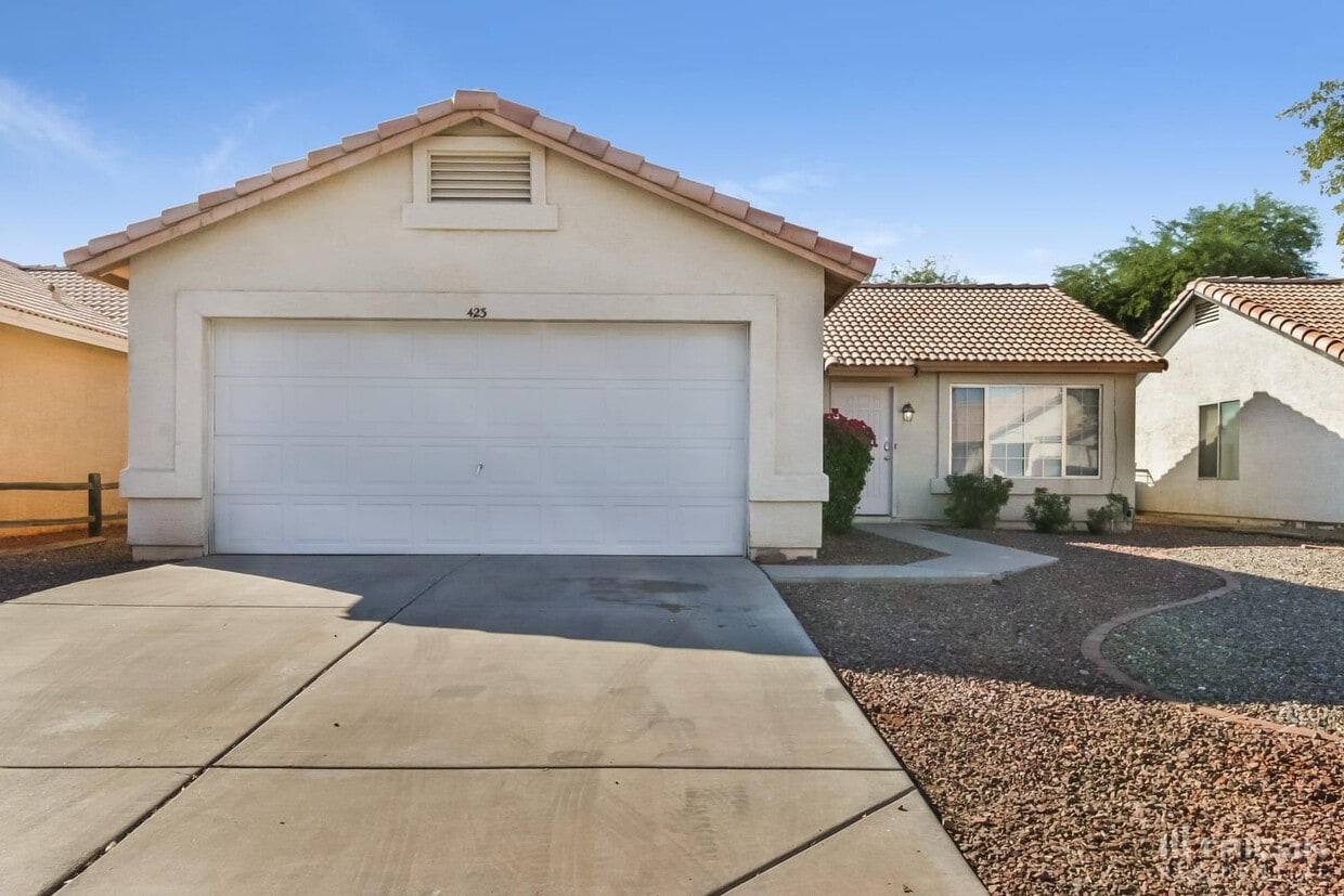 Primary Photo - 423 E Laredo St