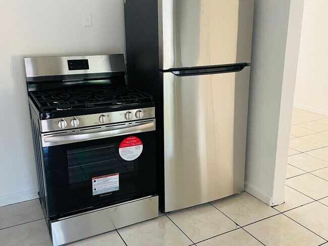 Building Photo - 3 Bedroom Single Family Home in Phoenix