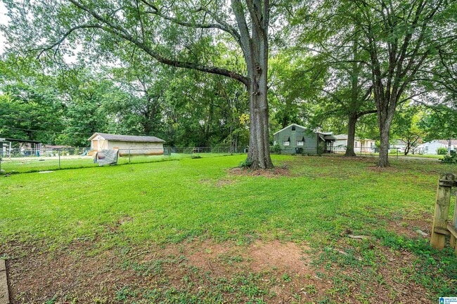 Foto del edificio - 1272 Meadow Ln