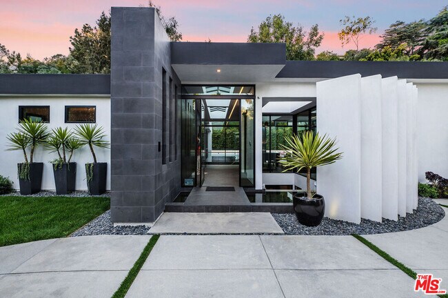 Foto del edificio - 1049 Loma Vista Dr