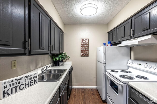 2BR, 1BA - 865SF - Village Park at Rockborough
