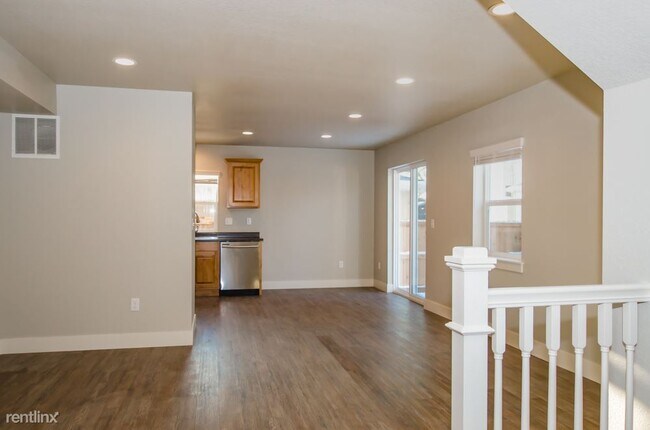 Building Photo - 3 br, 2.5 bath Duplex - 922 North Garfield...