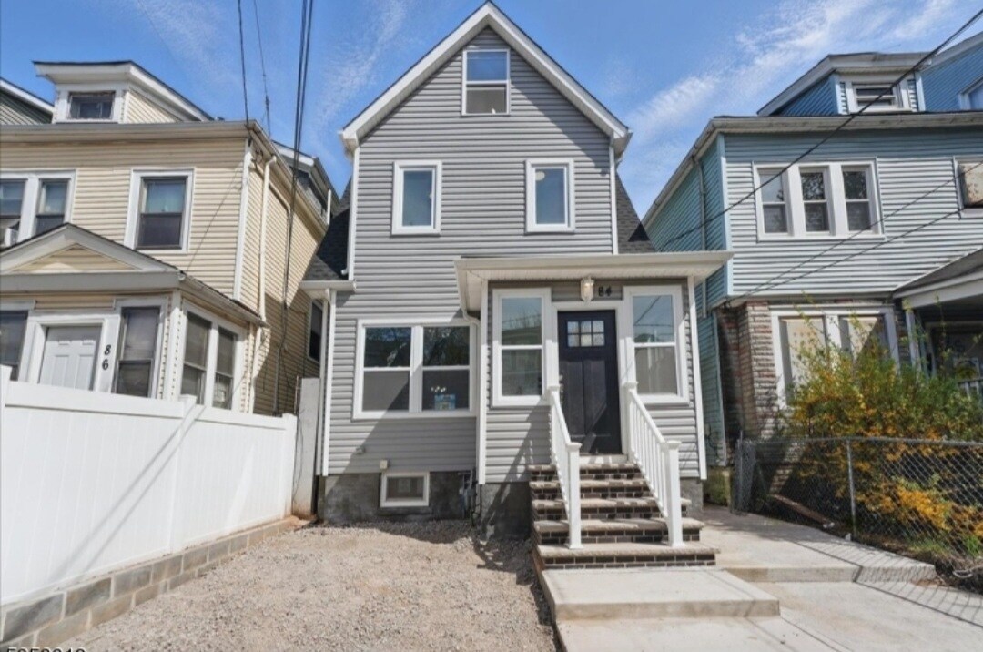 Foto principal - 84 Chelsea Ave