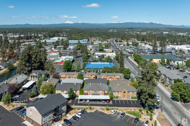 Aerial Context - Stone Creek Apartments