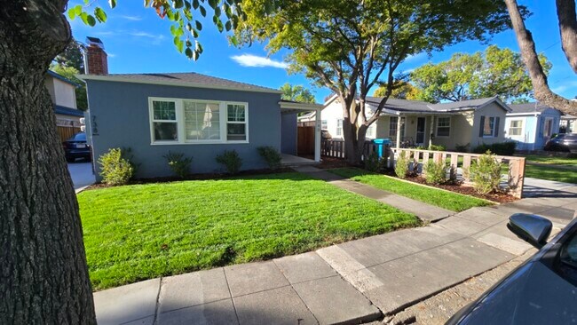 740 Langostas - 740 Locust St