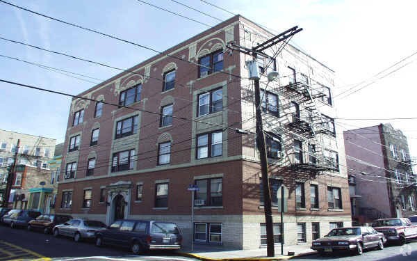 Building Photo - 5400 Madison St