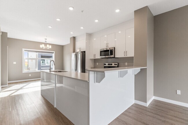 Photo du bâtiment - 1631 Hammond Cres NW