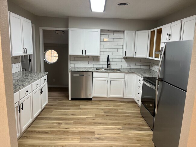 Building Photo - Adorable 3 Bedroom, 2 Bath Home!