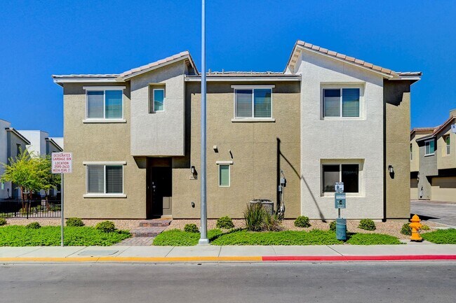 Foto del edificio - 2021 TOWNHOME IN GATED COMMUNITY N LAS VEGAS