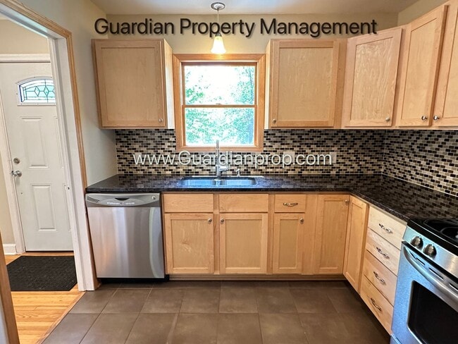 Building Photo - Golden Valley Single Family Home, 2 Baths, W/D, DIshwasher, Large Yard, 2 Car Garage.