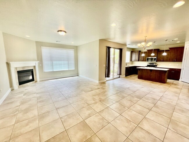 Building Photo - 1620 1450 S