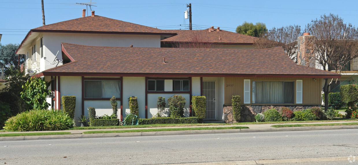 Foto del edificio - 2937 N Garey Ave