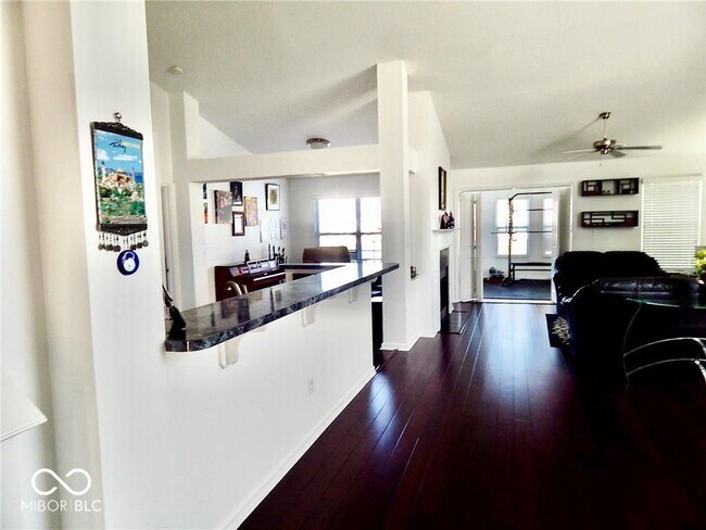 Building Photo - 1350 Hamilton Dr