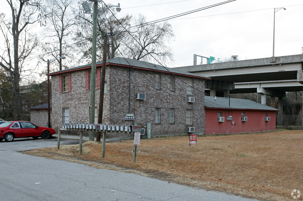 Foto del edificio - 2306 Russelldale Ave