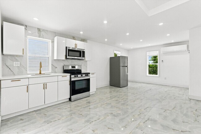 Building Photo - 1103 N 41st St