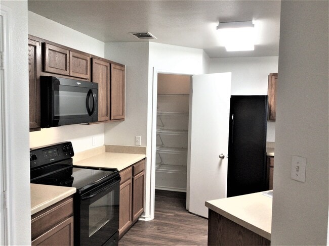 Building Photo - 815 Indian Meadow Drive