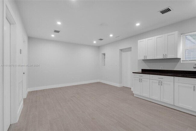 Foto del edificio - 12322 NE 6th Ave