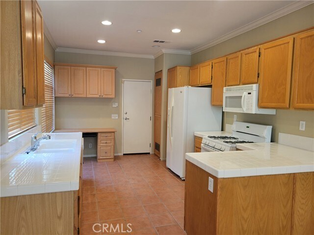 Building Photo - 33 Sobrante