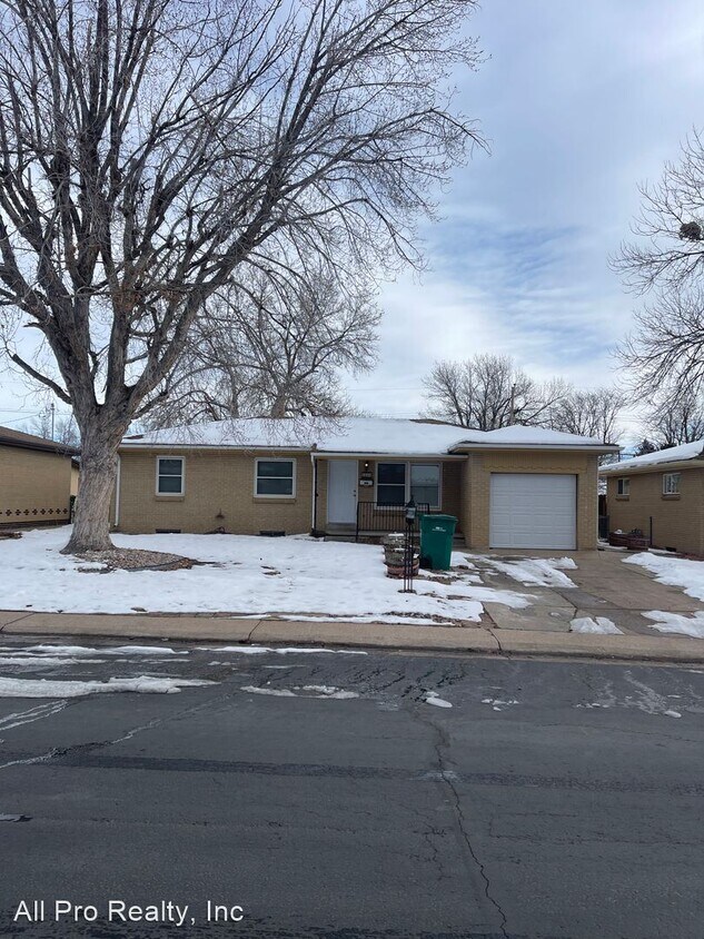 4 br, 2 bath House 1260 S Gray St House Rental in Lakewood, CO