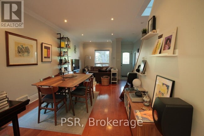 Photo du bâtiment - 993 Logan Ave