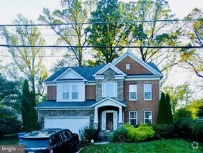 Building Photo - 1924 Hillside Dr