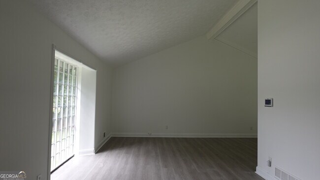Building Photo - 9176 Greenwood Dr