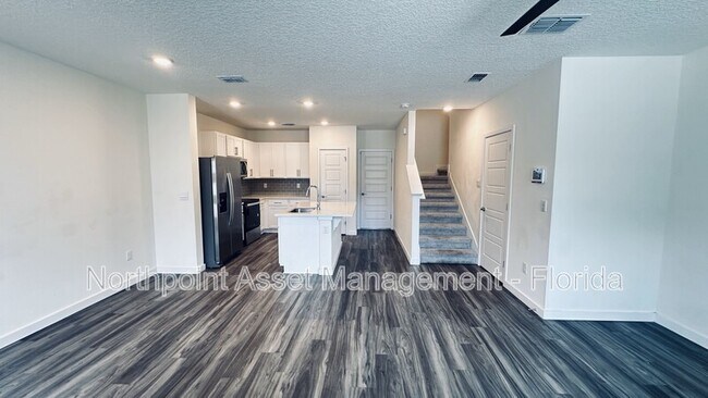 Building Photo - 191 E Warren Ave