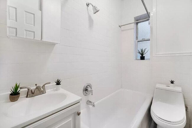 Building Photo - 225 13th St