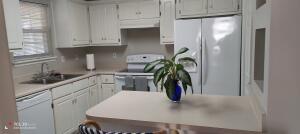 Building Photo - 2025 Bromley Ct