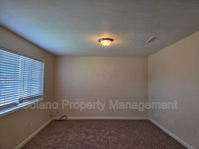 Foto del edificio - 232 Elwood St