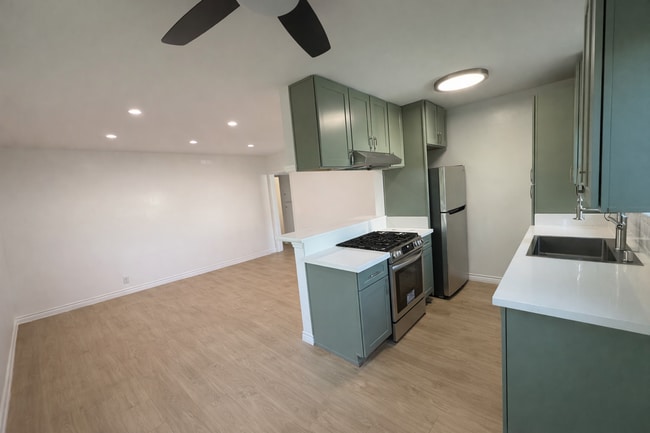 Building Photo - 1427 Centinela Ave