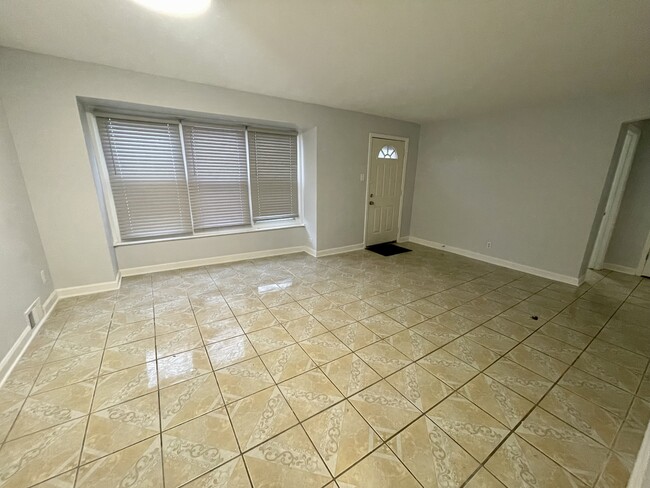 Building Photo - 18626 Golfview Ave