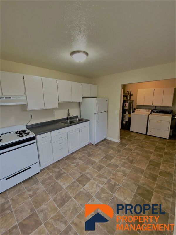 Foto del edificio - 1201 Red Leaf Ln