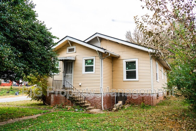 Building Photo - 3900 Alma Ave