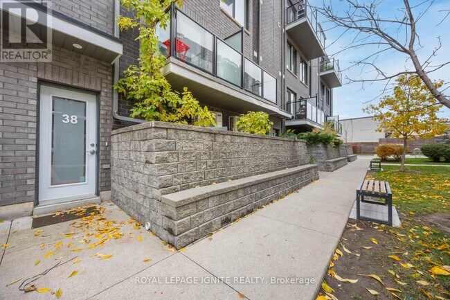 Photo du bâtiment - 2059 Weston Rd