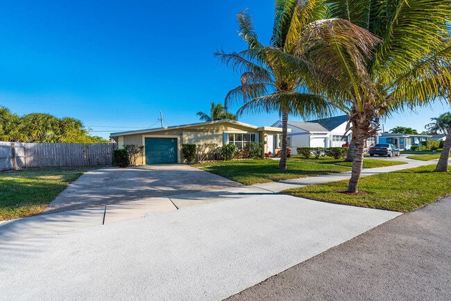 Photo - 1341 6th St House