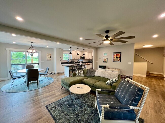 Foto del edificio - Beautifully Updated Home!  Fenced Yard!