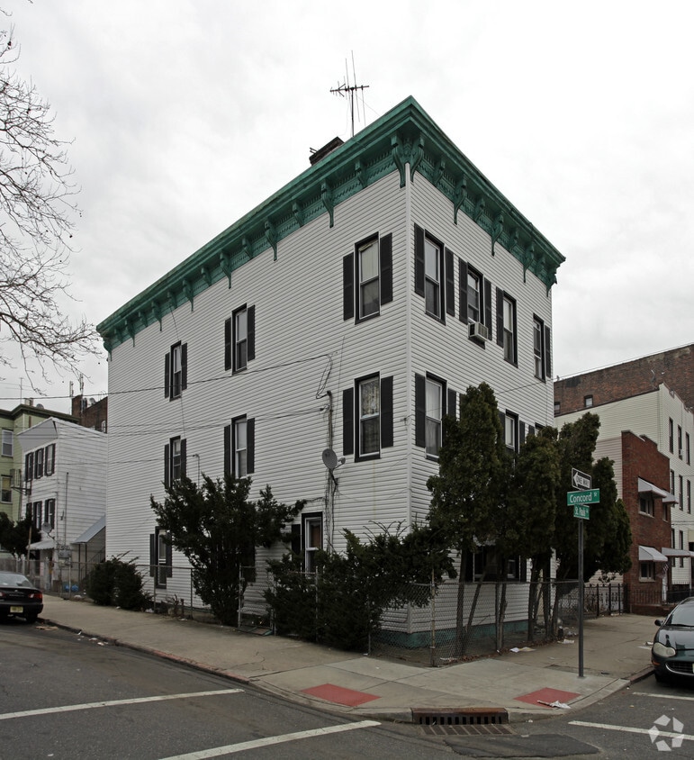 Primary Photo - 20 St Pauls Ave