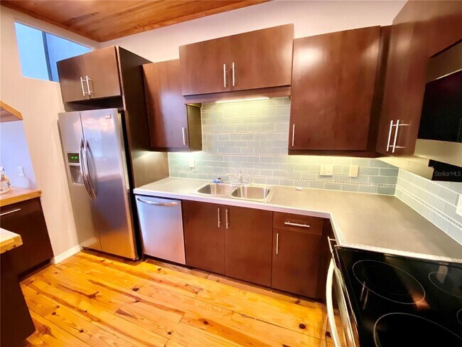 Building Photo - 123 E Muriel St