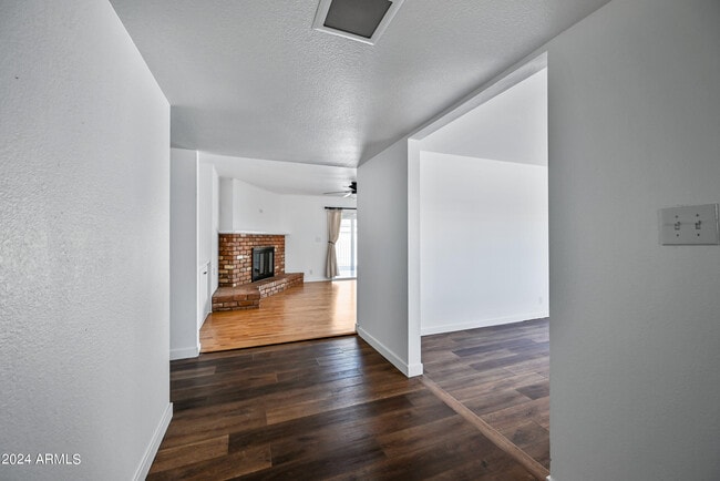 Building Photo - 530 E Fairmont Dr