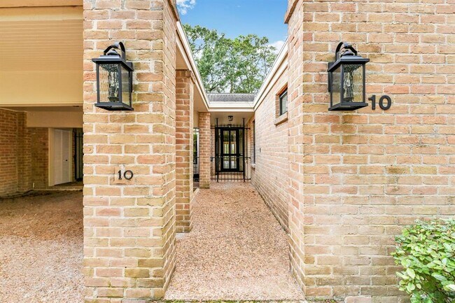 Building Photo - 10 Woodstone St