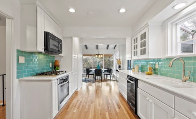 Building Photo - 859 Oreo Pl