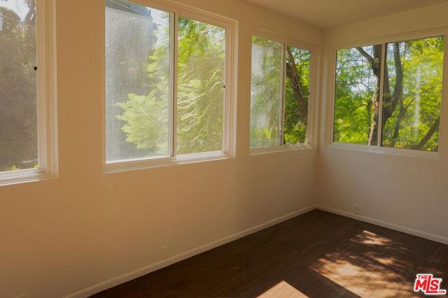 Foto del edificio - 2829 Beachwood Dr