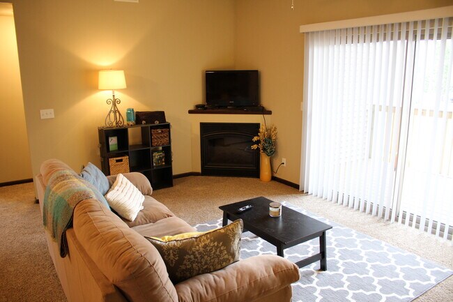 Building Photo - 3743 Ravenwood Cir