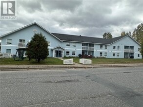 Building Photo - 21 Balsam St