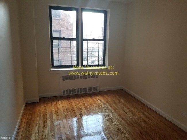 Foto del edificio - 316 E Mosholu Pky S