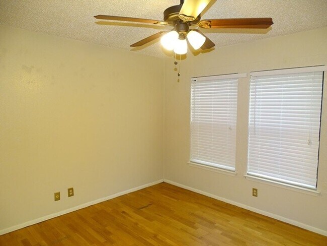 Photo - 6859 Flaming Ridge Dr House