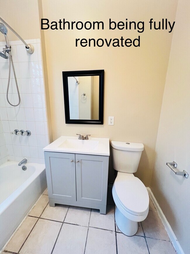Baño - 7615 S Emerald Ave